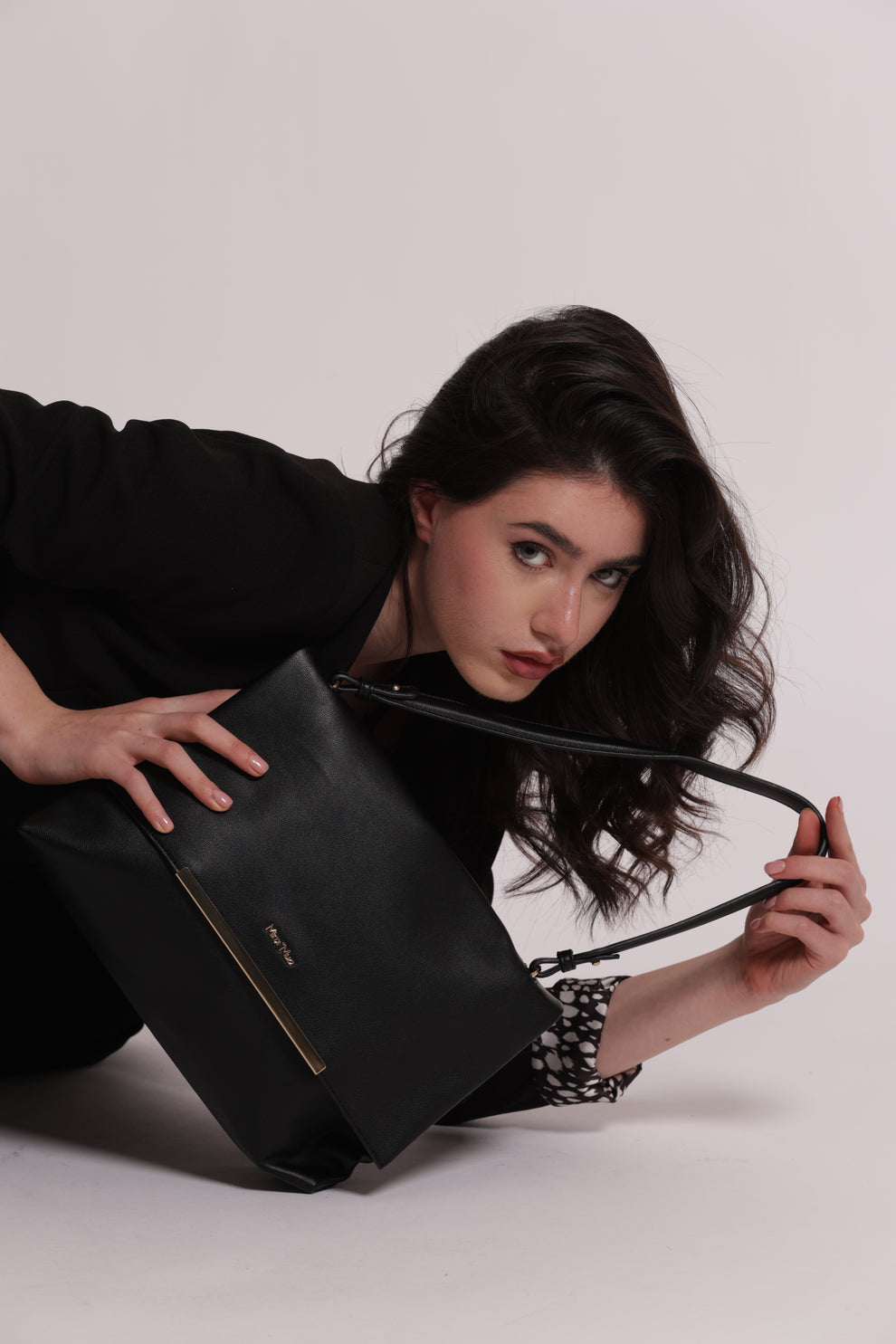 BORSA A SPALLA CON DETTAGLIO DORATO MIMI-MUA
