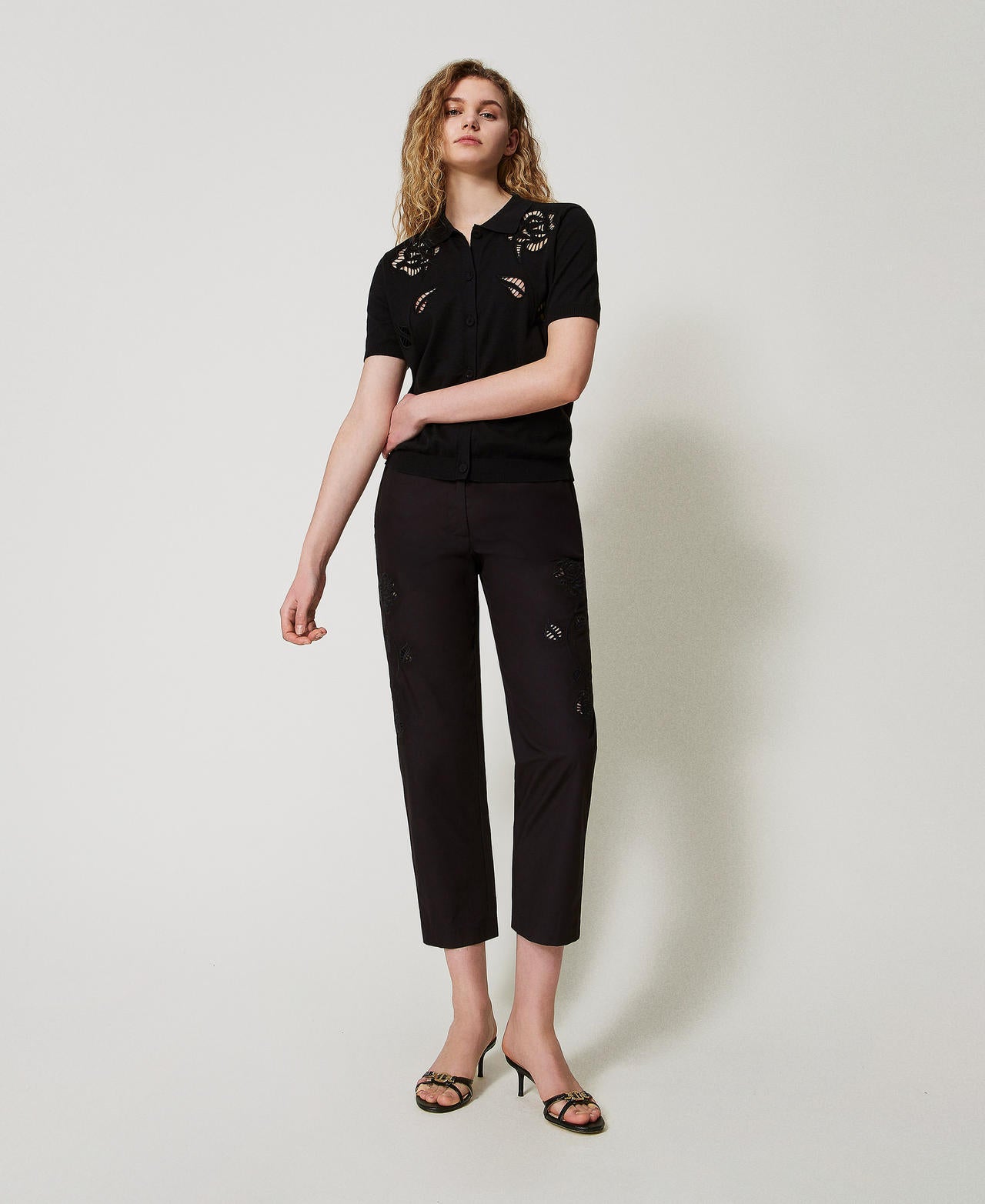 Pantaloni chino con ricamo a fiori Twinset