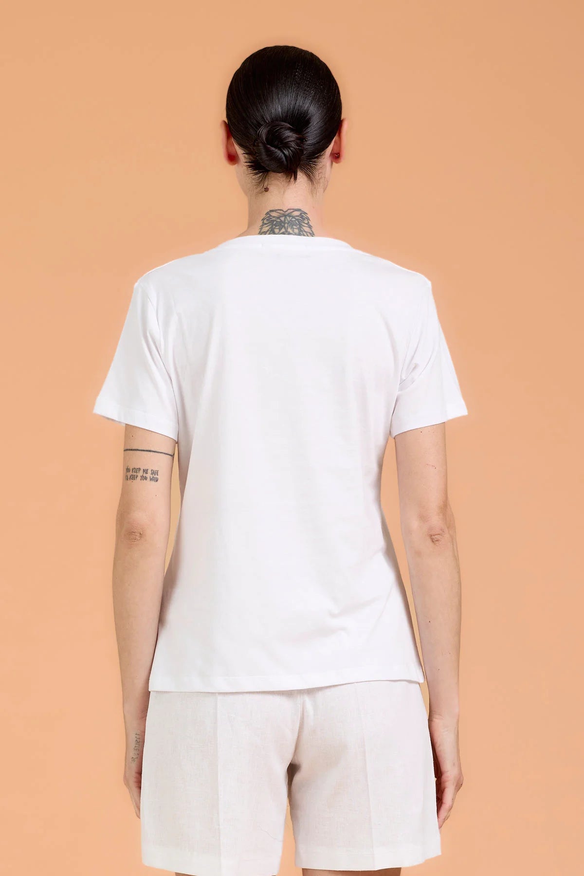 T-SHIRT CON CUT OUT FARFALLA Take Two